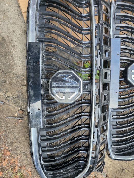 Atrapa przód,  grill.  MG HS I