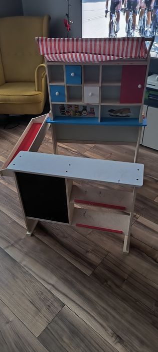 Sklep drewniany używany