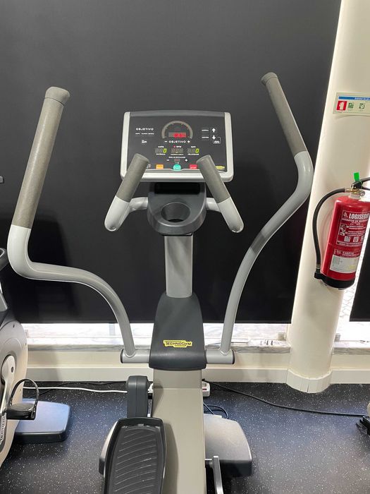 Technogym – Elíptica SYNCHRO Excite 500 – Excelente Estado