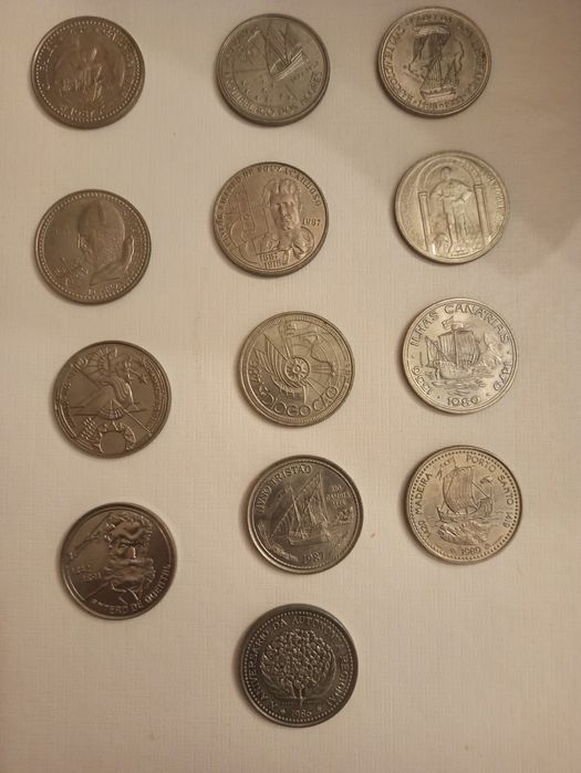Moedas de 100 e 200 escudos
