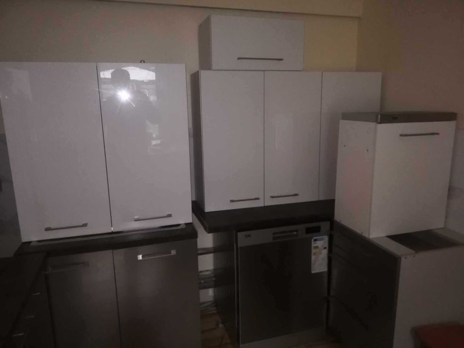 zestaw mebli kuchennych