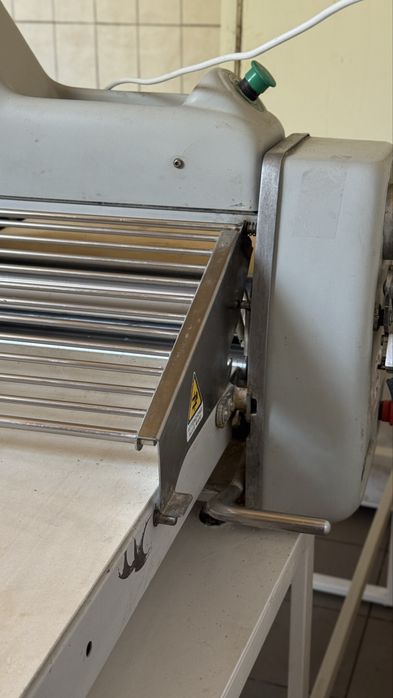 Тісторозкатка для слойки та будь яких видів тіста