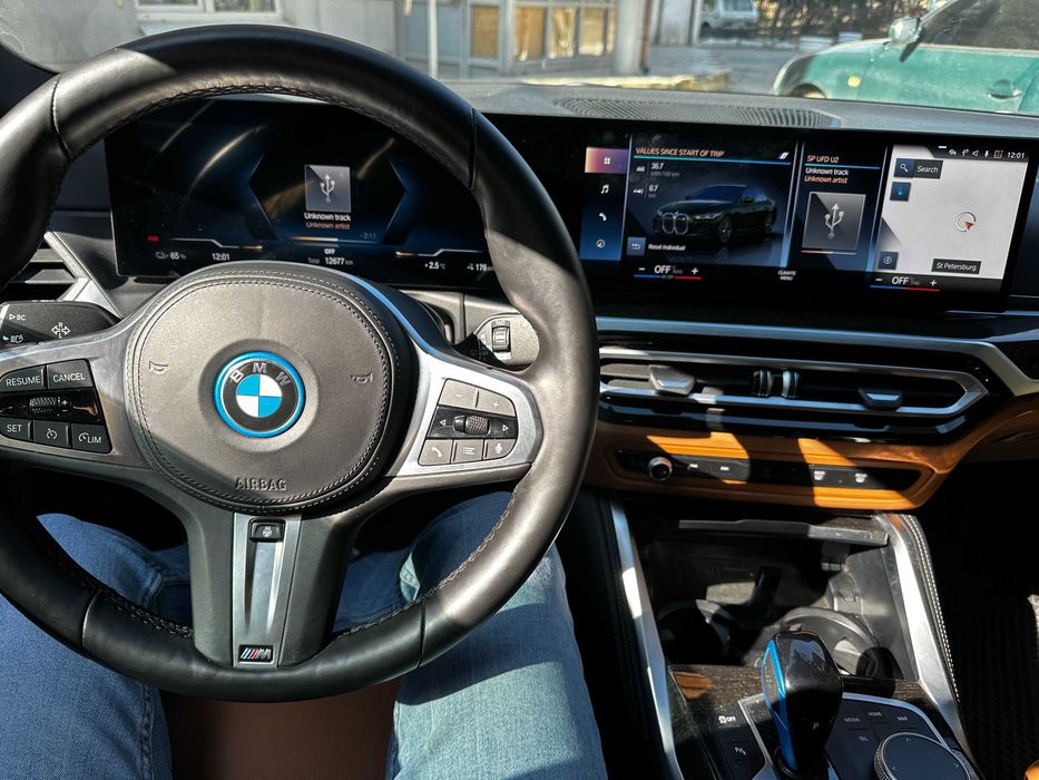 продам машину BMW I4