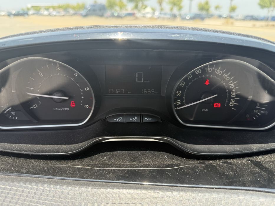 Peugeot 208 1.6 BlueHDi Allure 75 cv – Junho de 2018