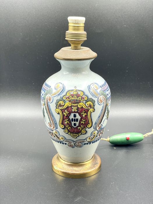 Candeeiro de ceramica seculo 19 outeiro Agueda com brasão