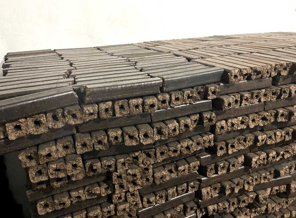 Пелети, брикети — сильна база для будь-якої системи опалення