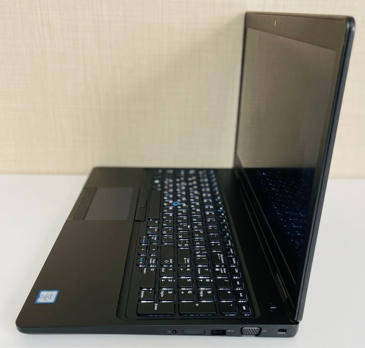 Ноутбук Dell 5590 • FHD IPS • i5-8350U • DDR4 16ГБ • SSD 256ГБ