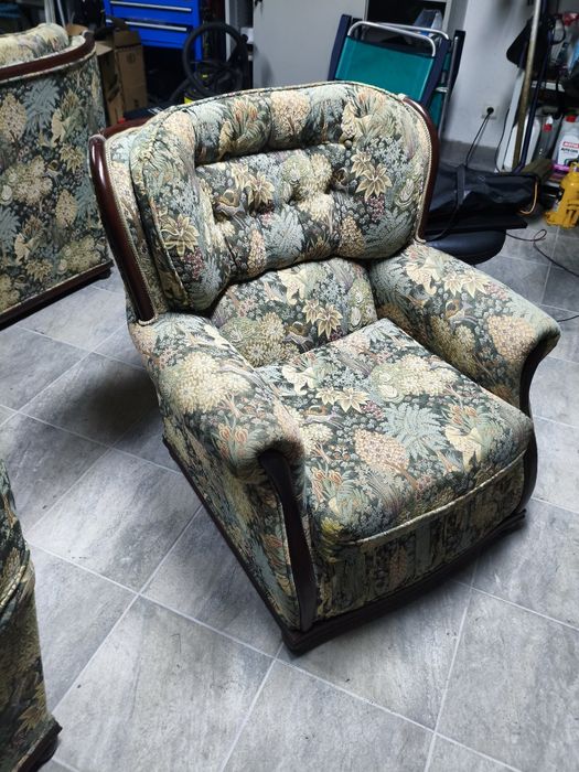 Sofá Cama clássico + 2 Poltronas