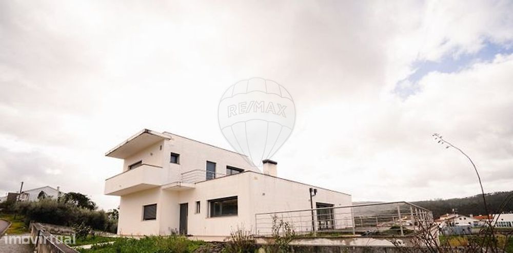 Moradia T4 para venda