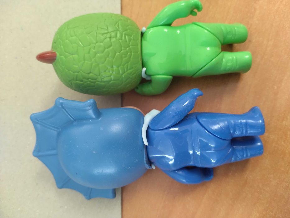 2 bebés chorões - modelos diferentes