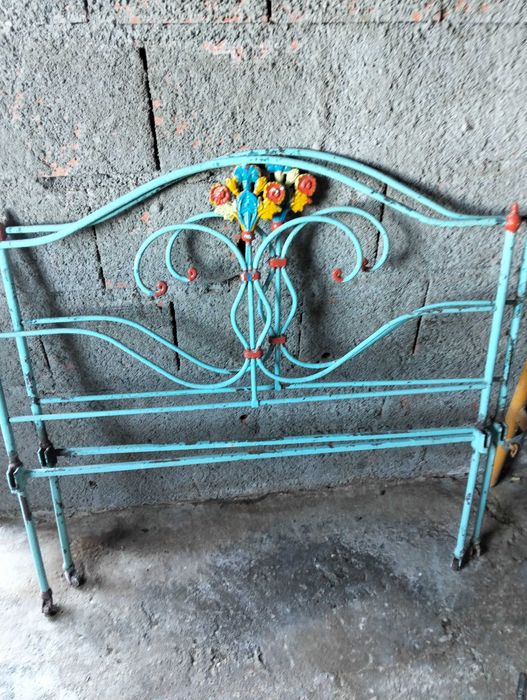 Cama vintage em ferro
