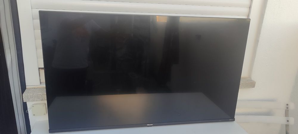 Smart TV Hisense 43" 4K (A6 Series) – Para Peças / Painel Interno Partido