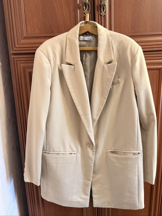 Бежевий піджак Reserved