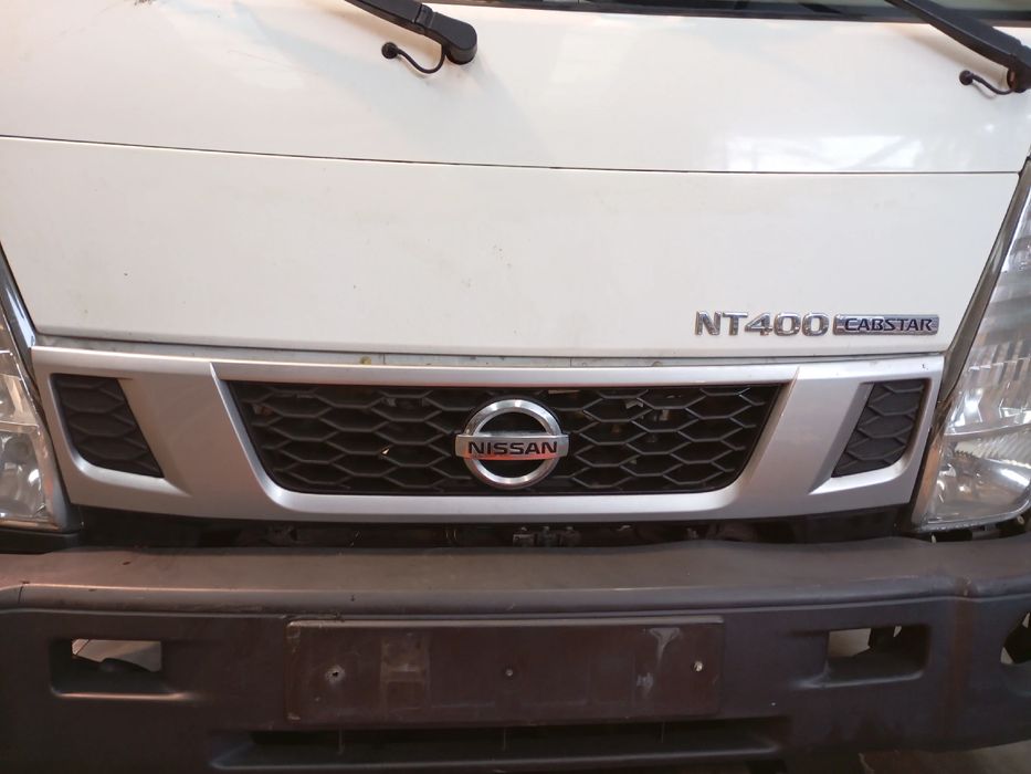 Grelha frente NISSAN NT400 Cabstar Chassis (F24F)