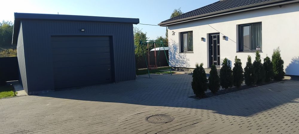 Продаж будинку з ремонтом та гаражем