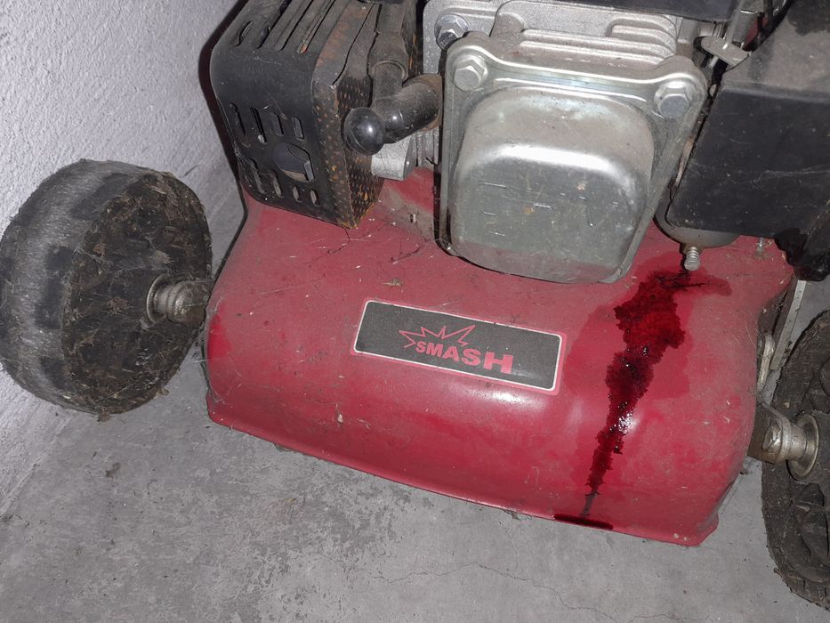 Corta relvas a gasolina