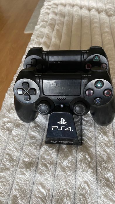 PlayStatation  4 com jogos instalados