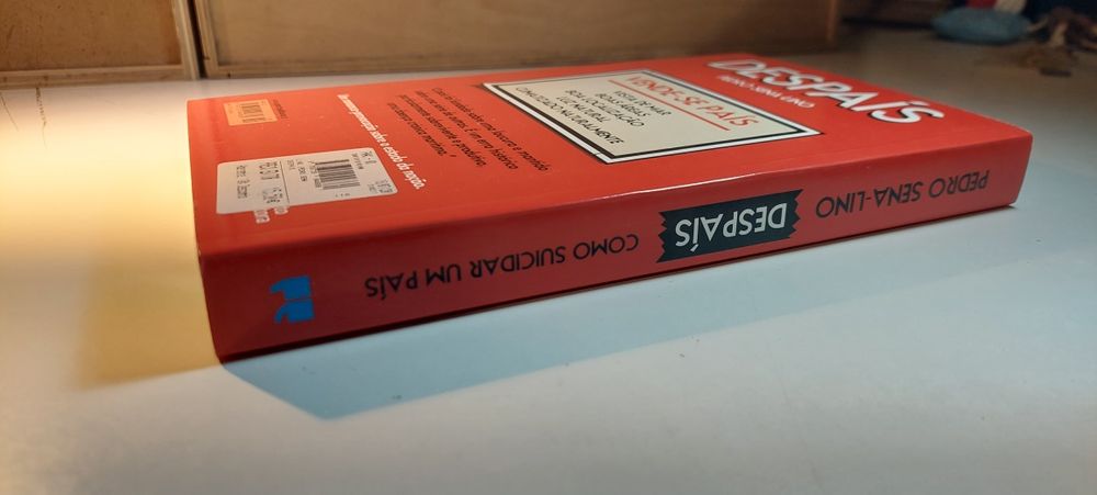Despaís, Como Suicidar um País - Pedro Sena-Lino (2013)