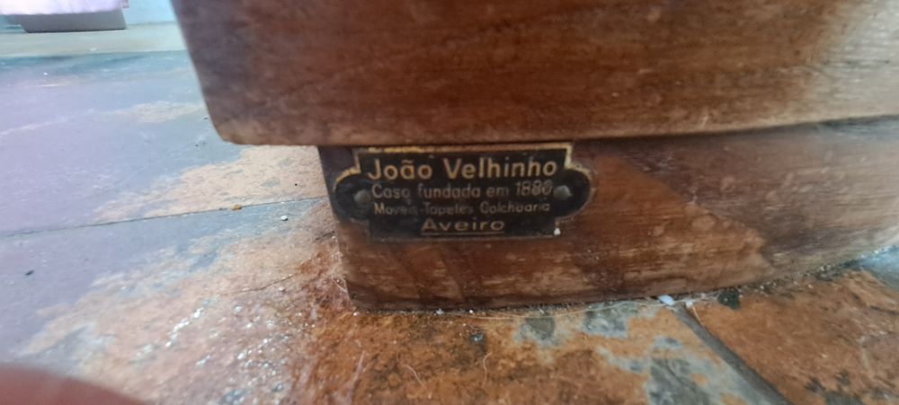 Móvel estilo art déco , aparador de madeira com espelho. Possui detalh