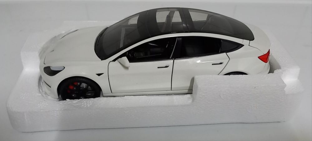Tesla Model 3 Miniatura esc 1/24