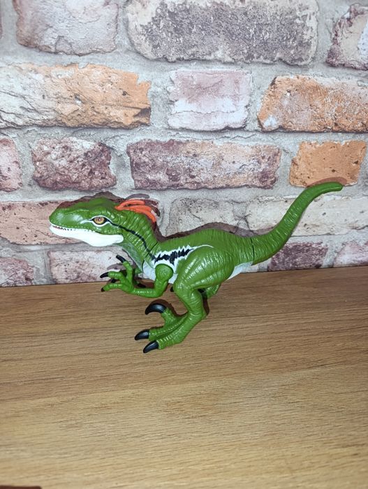 Zestaw dinozaurów 7 szt ryczy weliceraptor ryczy  tyranozaur T-rex
