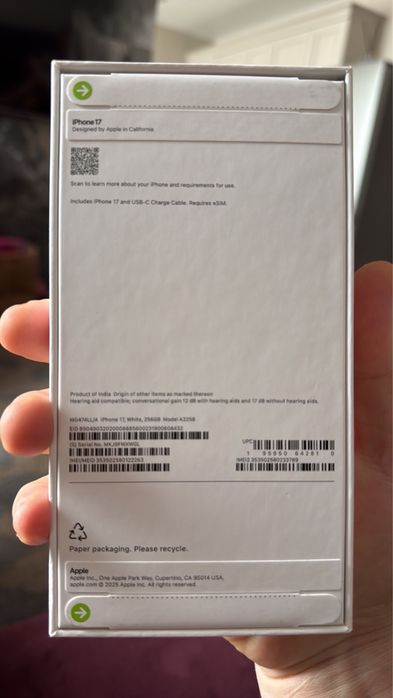 iPhone 17 / 256 GB white. Є сім. Новий