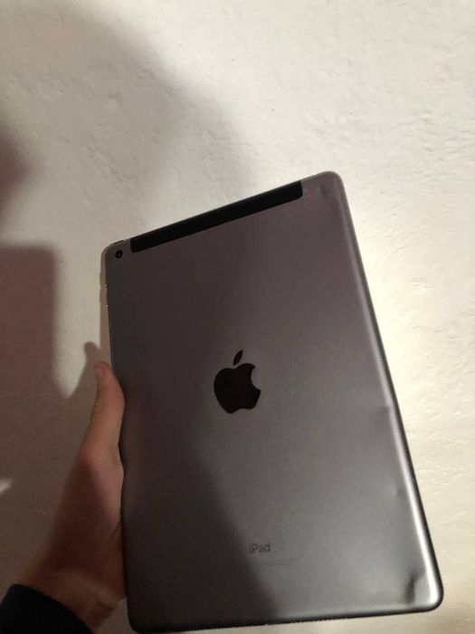 !!Продам IPad 5!!