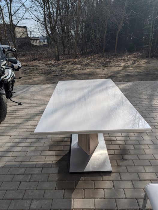 Sprzedam stół  plus 6 krzeseł