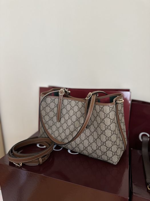 Сумка гучі гучи gucci emblem medium tote bag