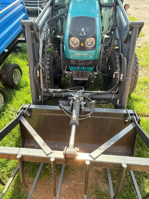 Sprzedam traktor wraz z calym sprzetem