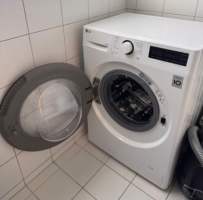 Máquina de Lavar e Secar Roupa LG 5/8 kg - 1200 rpm - Super Nova