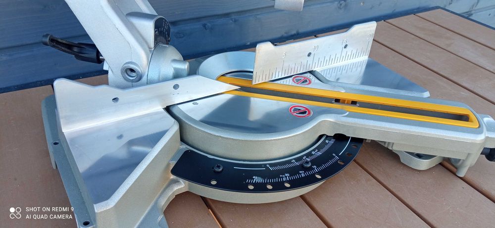 Piła Ukośnica z posuwem DeWalt 18v DCS365 185mm