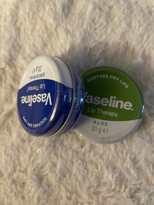 Kultowe maselka pielegnacyjne do ust Vaseline 2 szt
