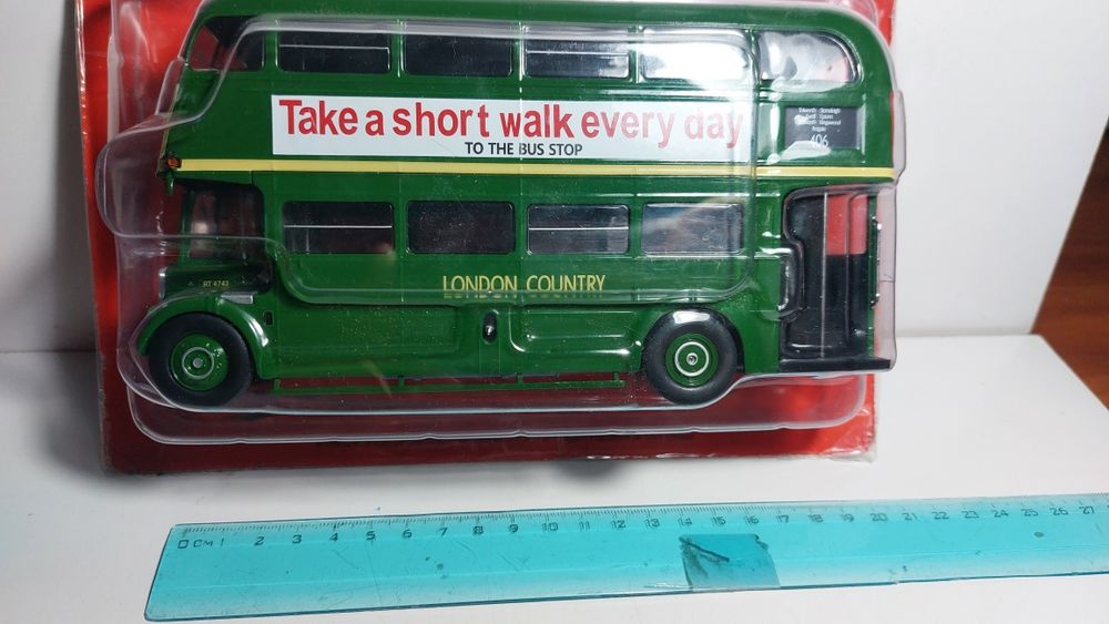 Autocarro de 2 andares antigo AEC Regent III 1:43