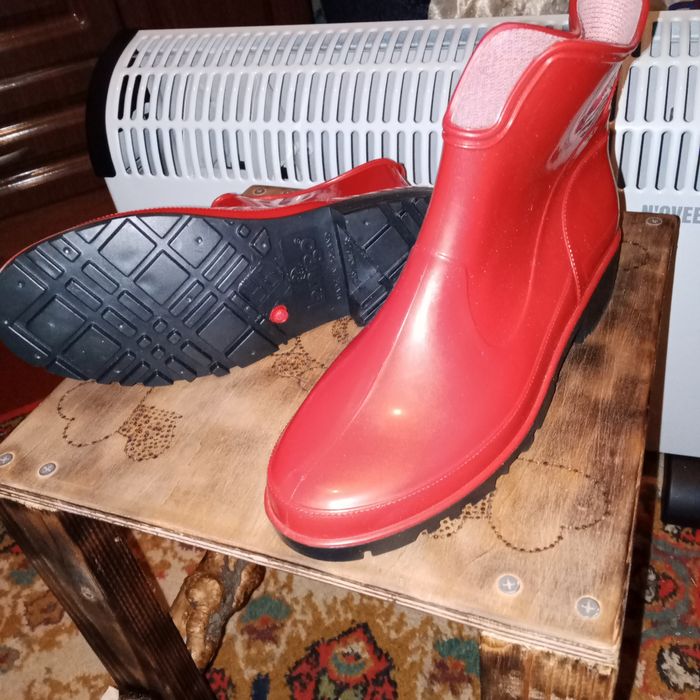 Продам ботинки резиновые