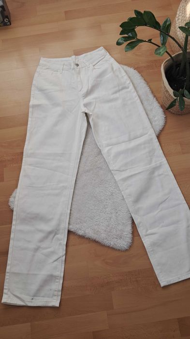 Białe proste spodnie jeans rozmiar M