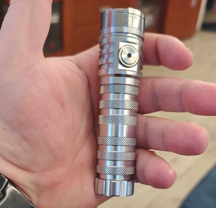 Latarka Nightwatch LW25 v2, 7000lm, najjaśniejsza mała na 18650/18350!