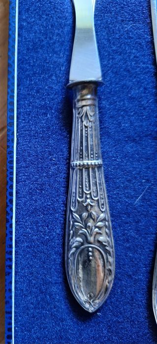 Silver cutlery.       .474689553144883204