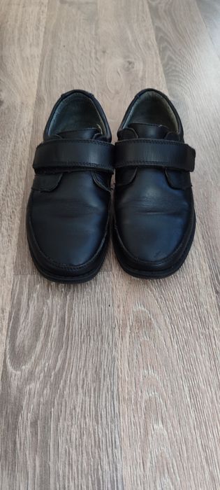Продам кожані туфлі на хлопчика
