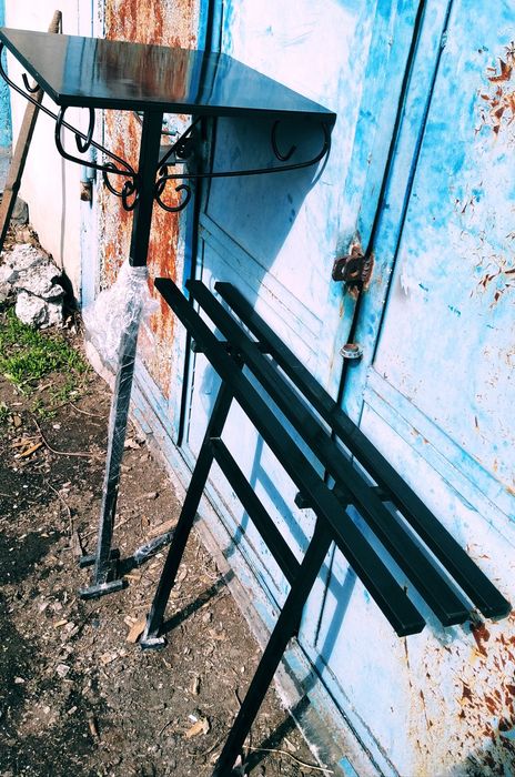 Стол лавочка скамейка на кладбище