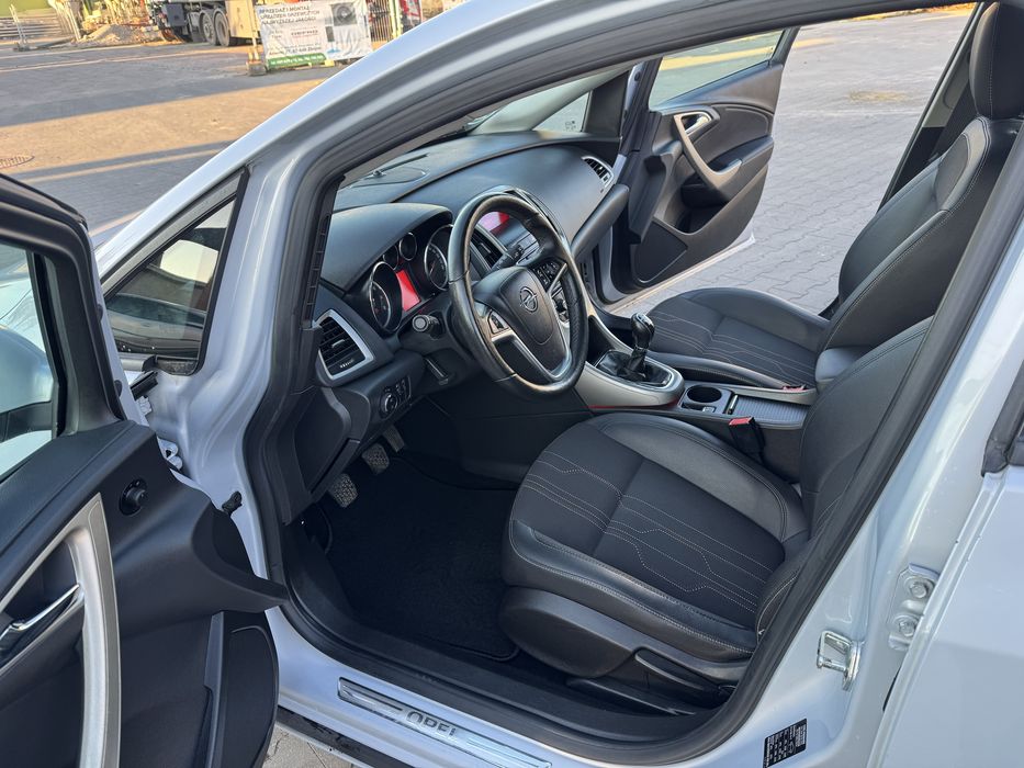 Opel Astra J  LIFT! 1.4 turbo Klima Alu PDC ! Serwis! 171 TKM!