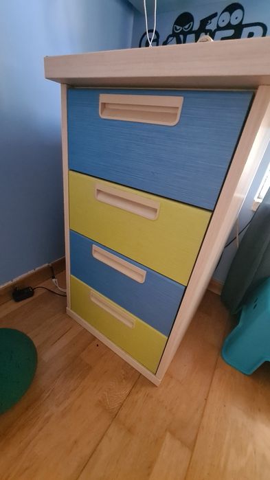 Quarto juvenil menino