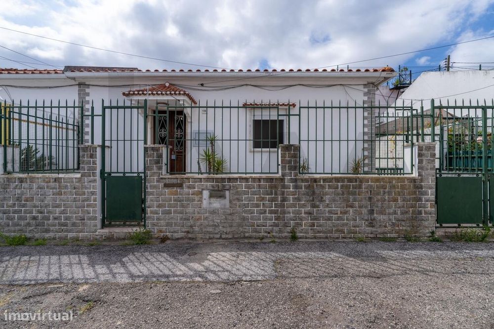 Moradia T3+1 para venda em Campolide, Lisboa com garagem box e terraço