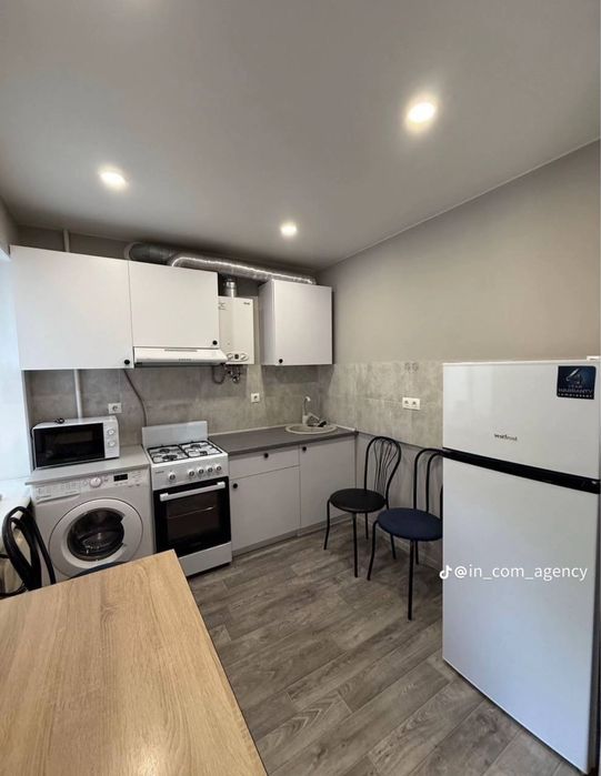 Здається 1 кімнатна квартира в центрі міста .