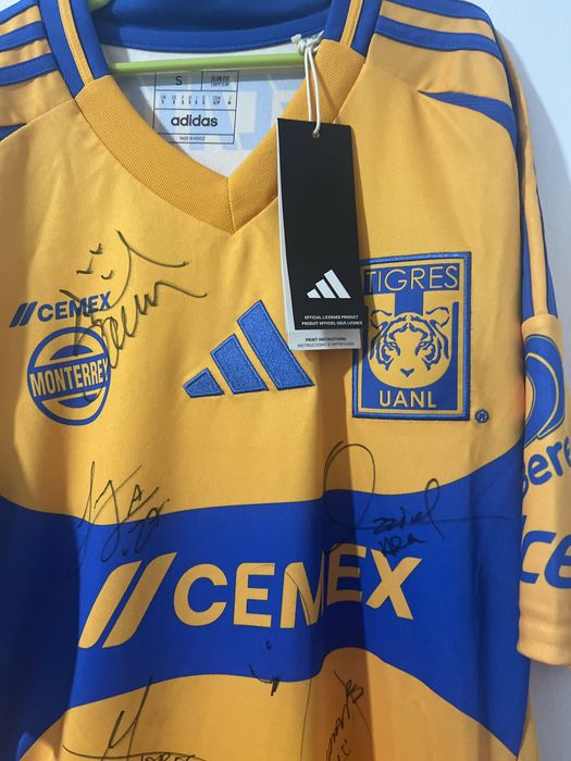 Camisolaautografada tigres méxico