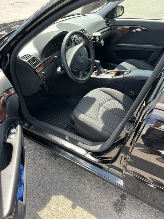 Mercedes-Benz e211