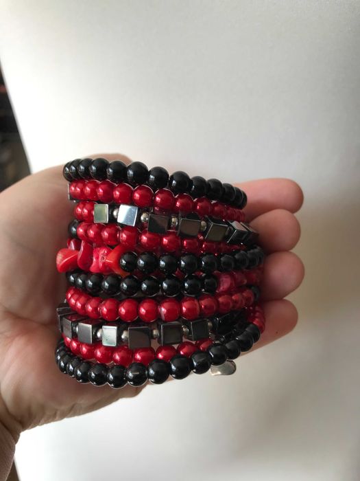 Bransoletka boho na sprężynie do zaplatania na nadgarstku hematyt