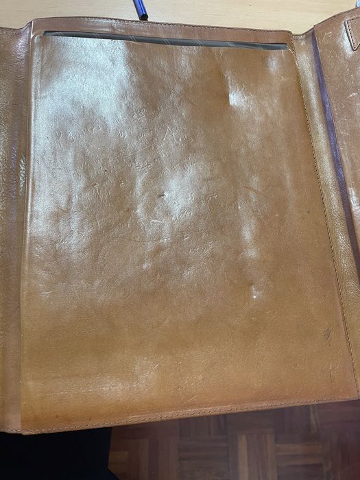 Pasta em pele castanha Pierre Cardin