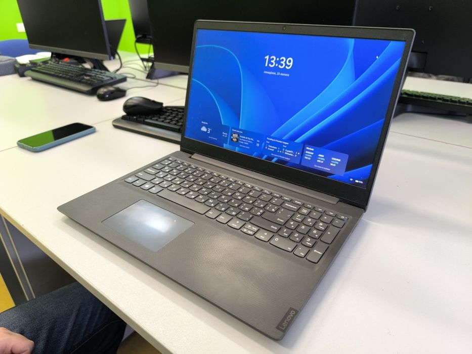 Lenovo v15 ada ryzen 3 8/512gb