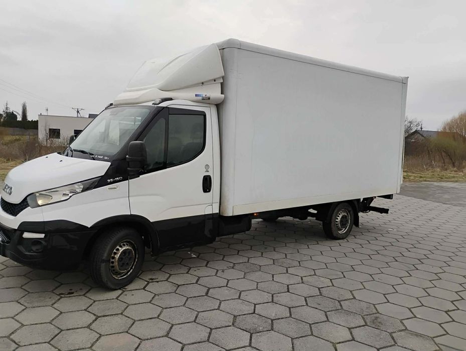 Sprzedam Iveco daily kontener 2015 rok winda niski przebieg